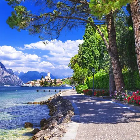The Harbor Old House - Happy Riva del Garda